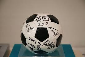 罗伊·哈勒戴在个人季后赛处女秀投出无安打比赛，成为历史第二人