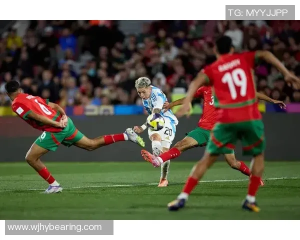 亚特兰大勇士在 2021 年击败太空人夺冠，弗里曼捧起冠军奖杯后转投道奇