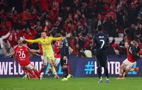 罗伯特·桑切斯因肌肉问题缺席切尔西对阵曼城的比赛，而韦斯利·福法纳今晨醒来出现发烧症状。[via @kierangill_DM] 来源：City Xtra